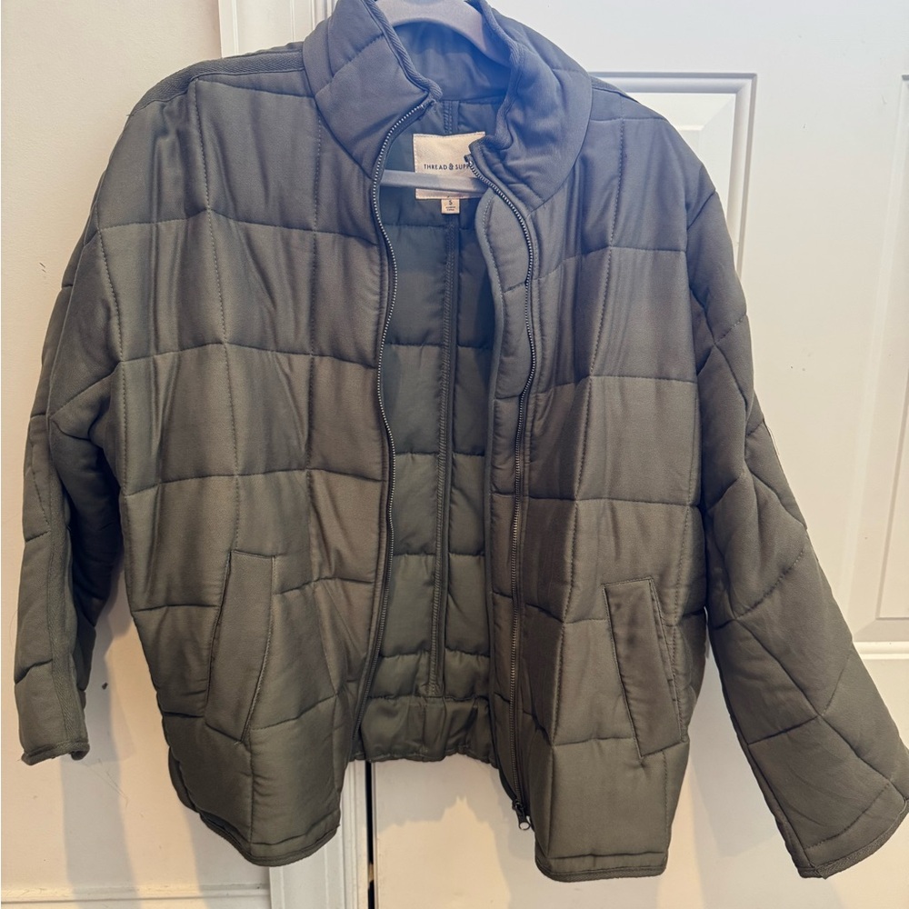 Thread & Supply Green Puffer Jacket with Stand-Up Collar and Comfortable Fit